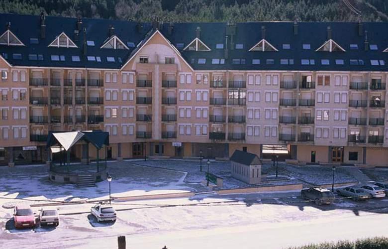 Vivienda Turistica Pirineos XXI Lägenhet Canfranc Exteriör bild